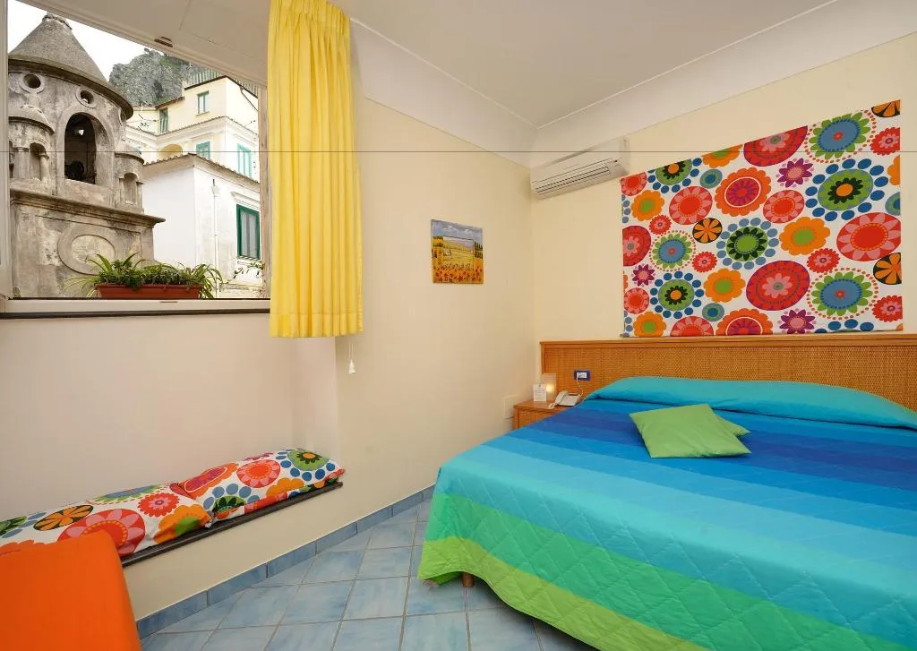 Room, Sharon House, Naples