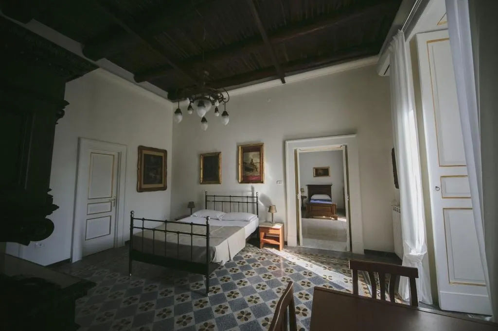Room, Area Angioina Suites, Naples