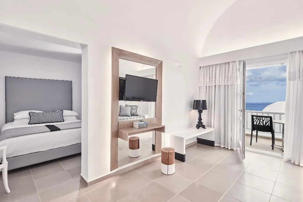 SUITE DELUXE WITH JACUZZI Room, Aressana Spa Hotel and Suites, Santorini