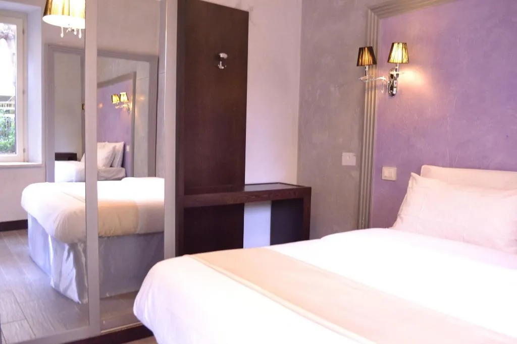 Room, Tiburtina House, Rome