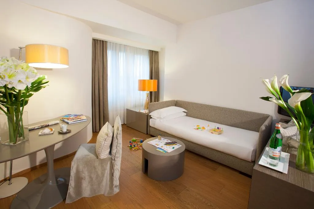 FAMILY ROOM STANDARD Room, Starhotels Michelangelo Firenze, Florence