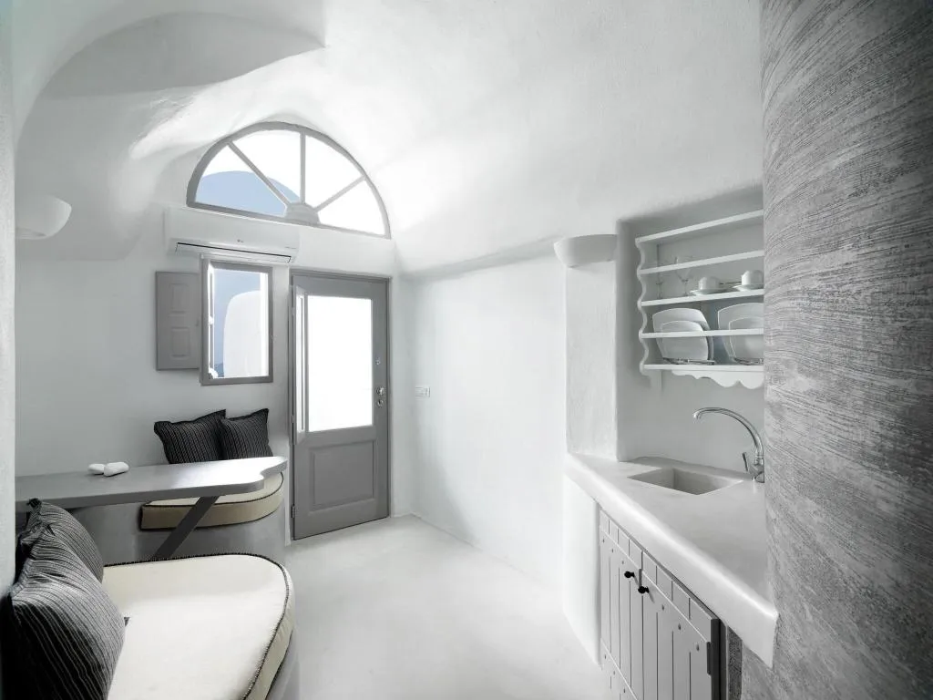 SUITE WITH DOUBLE BED Room, Tholos Resort, Santorini