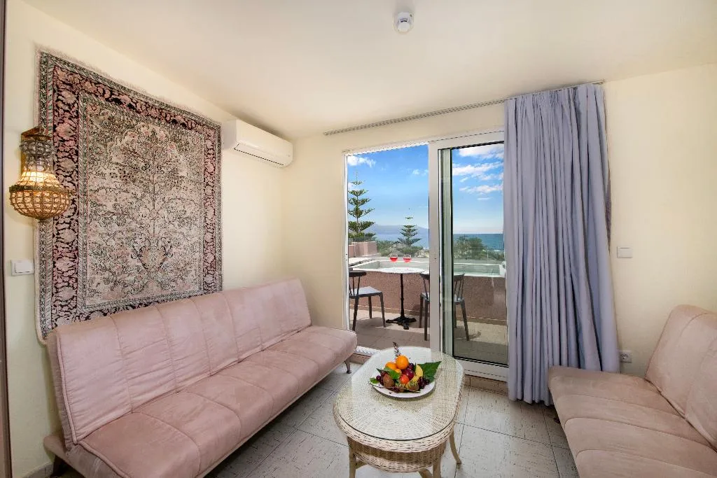SUITE WITH PRIVATE POOL Room, Orpheas Resort, Crete