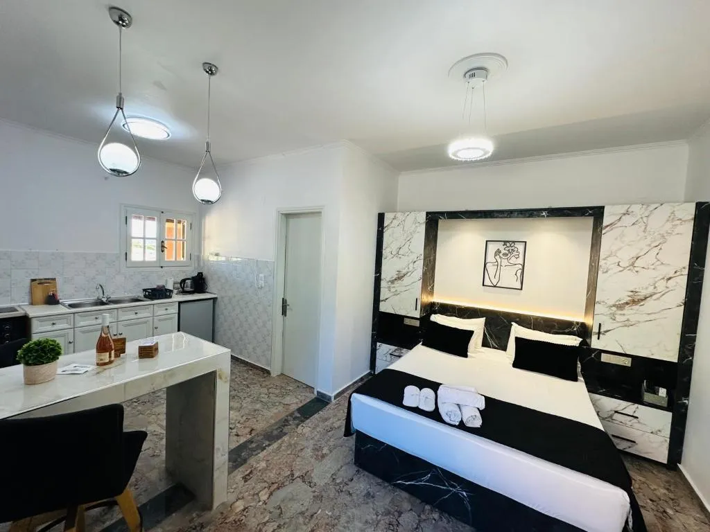 STUDIO DELUXE ONE BED Room, Nikos Apartments Corfu, Corfu