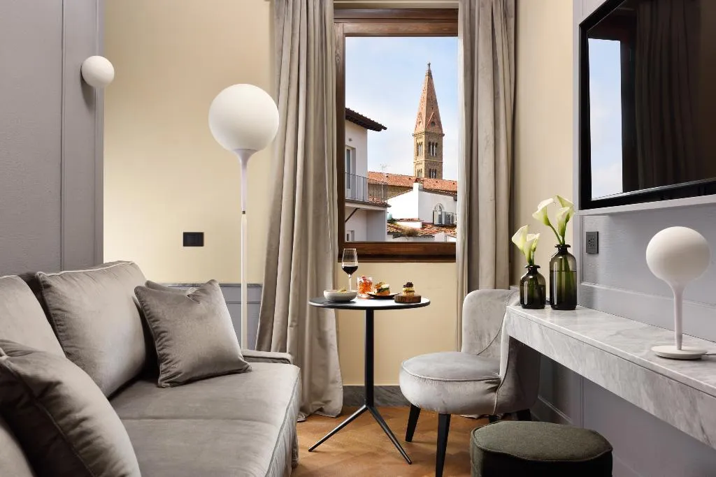 JUNIOR SUITE CAPACITY 3 Room, Floren Luxury Hotel, Florence