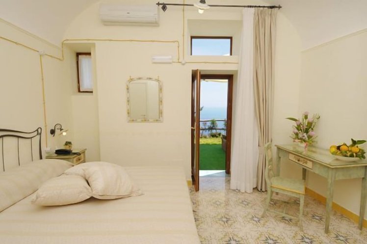 Locanda degli Dei, Naples