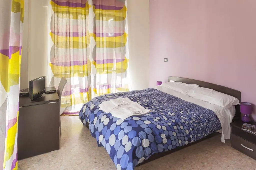 Room, Hostel of the Sun, Naples