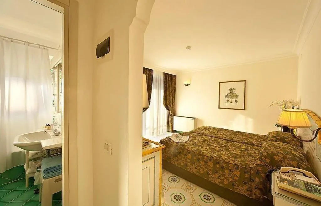 Room, Grand Hotel il Moresco, Naples