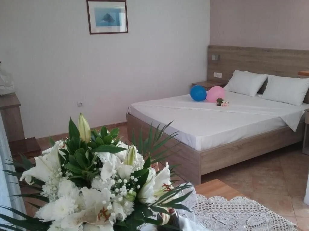 Room, Clear Horizon, Zante