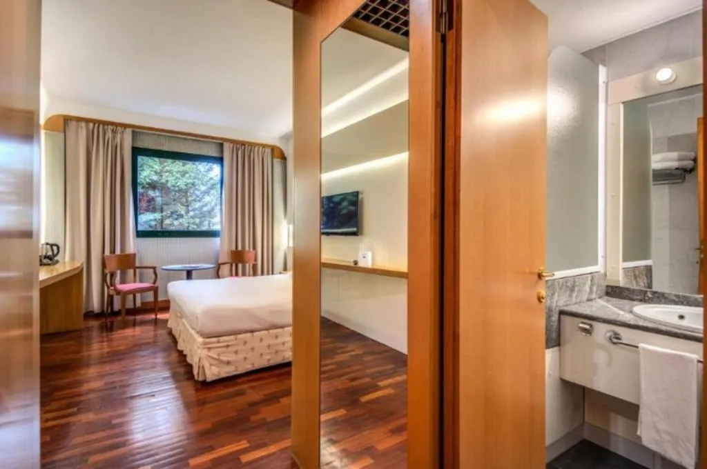 DOUBLE STANDARD Room, Della Rotonda, Milan