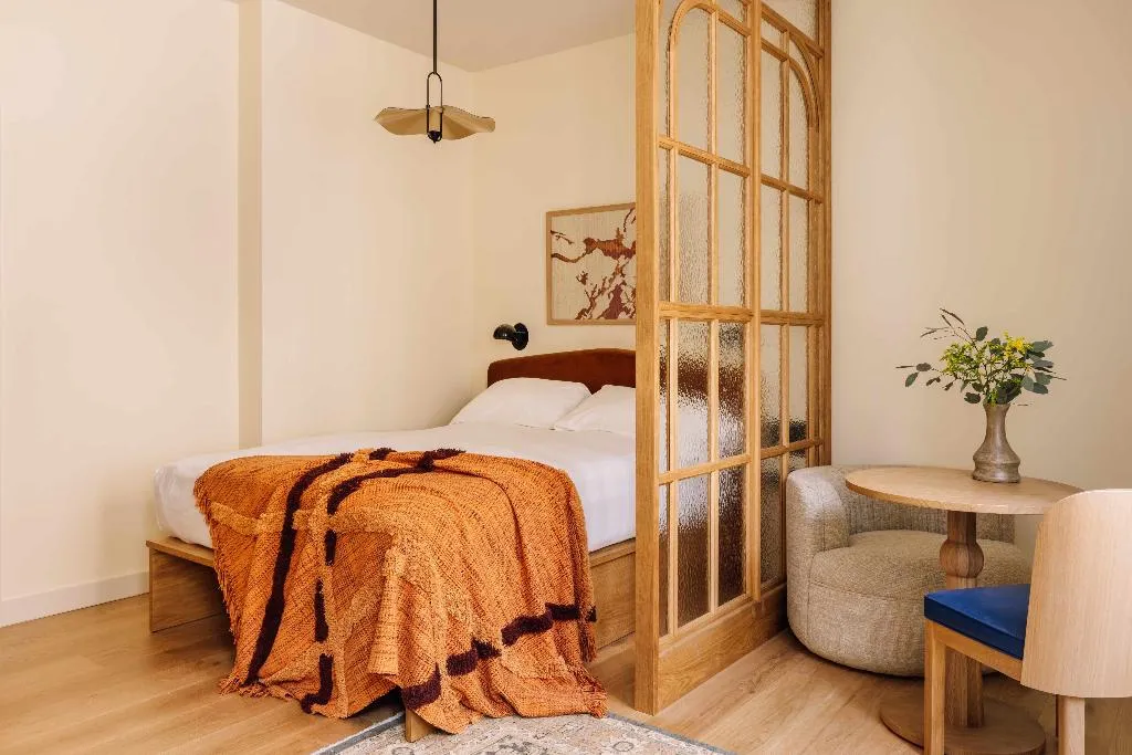 DOUBLE STANDARD Room, Locke De Santa Joana, Lisbon