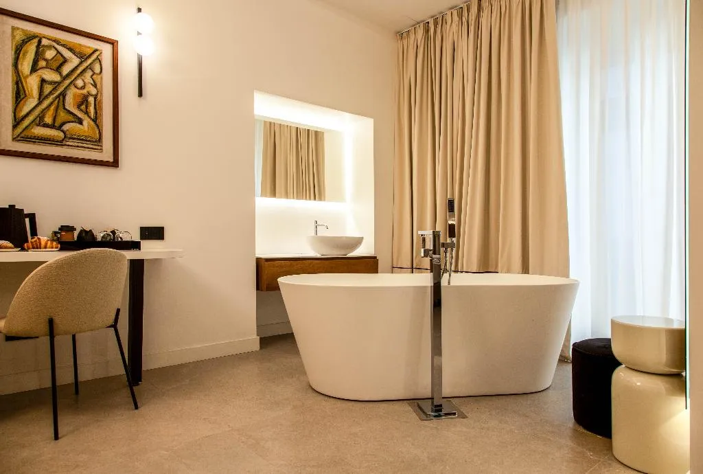 JUNIOR SUITE QUEEN SIZE BED Room, Mamalu - Corso Umberto 35, Naples