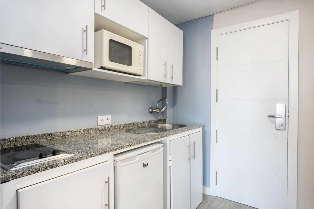 APARTMENT CAPACITY 5 TWO BEDROOMS Room, Aparthotel Veramar, Costa Del Sol
