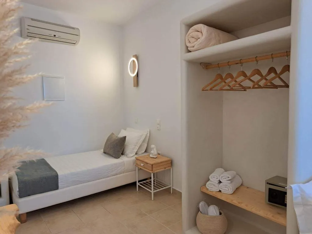 Double or Twin SEA VIEW Room, Amerisa Suites, Santorini