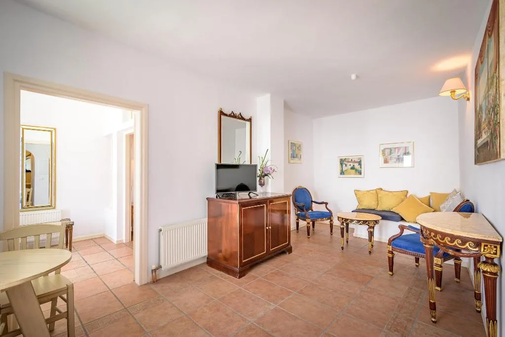 Room, Golden Grey Goose, Santorini