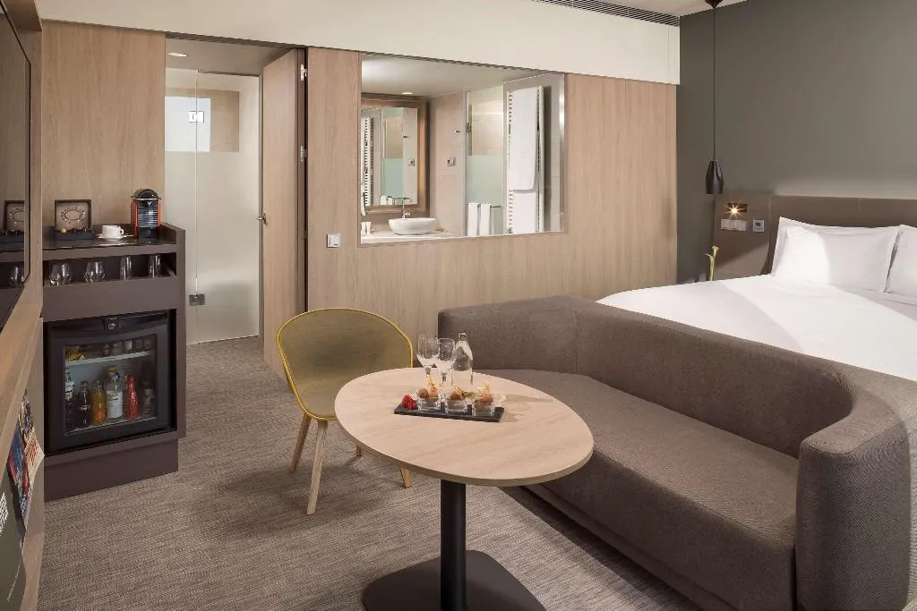 SUITE SEA VIEW Room, Melia Barcelona Sky, Barcelona