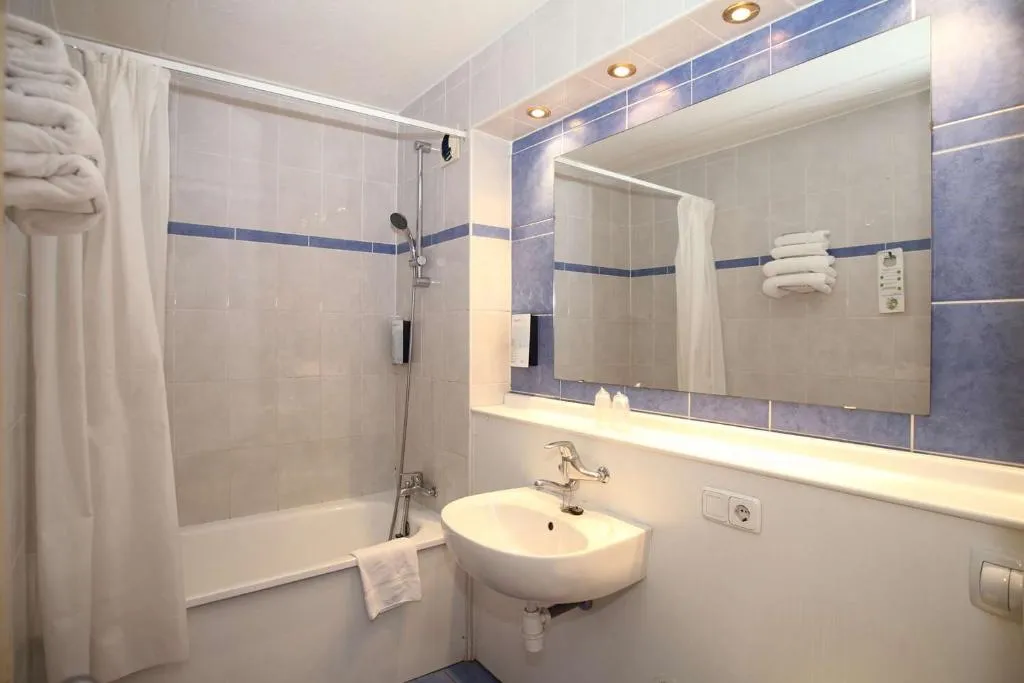 Double or Twin CAPACITY 3 Room, Travelodge Barcelona del Vallès, Barcelona