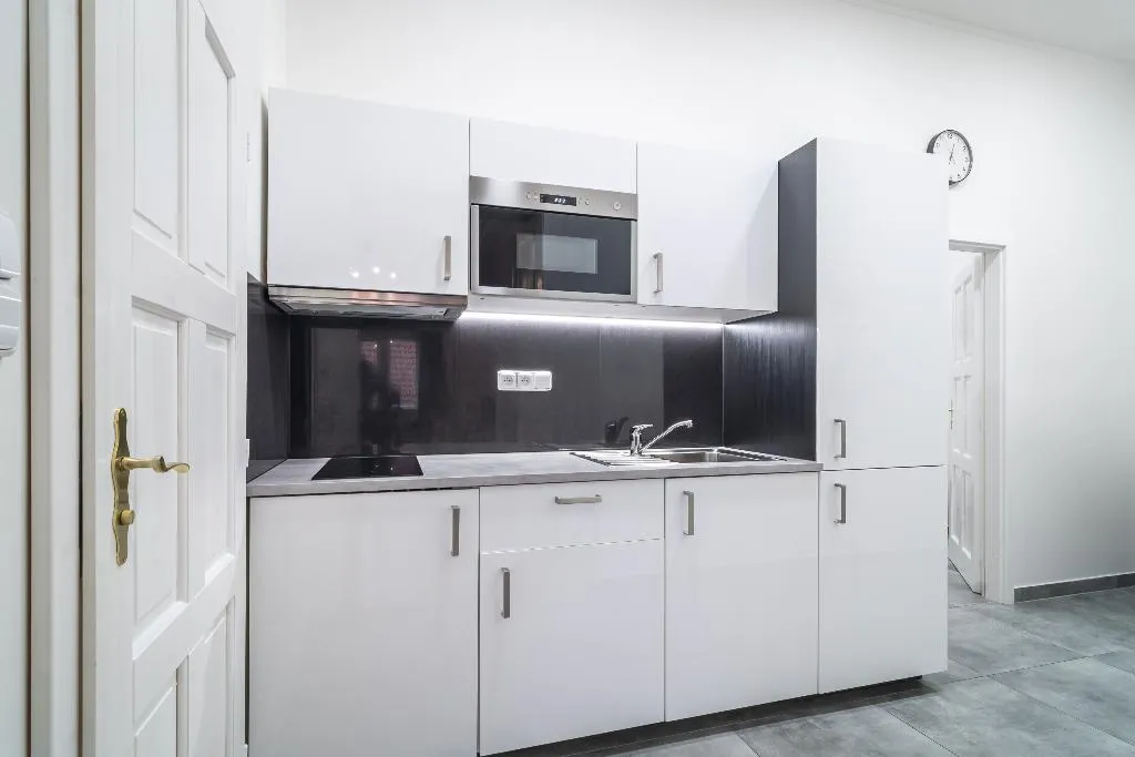 APARTMENT WITH BALCONY Room, Royal Road Residence, Prague
