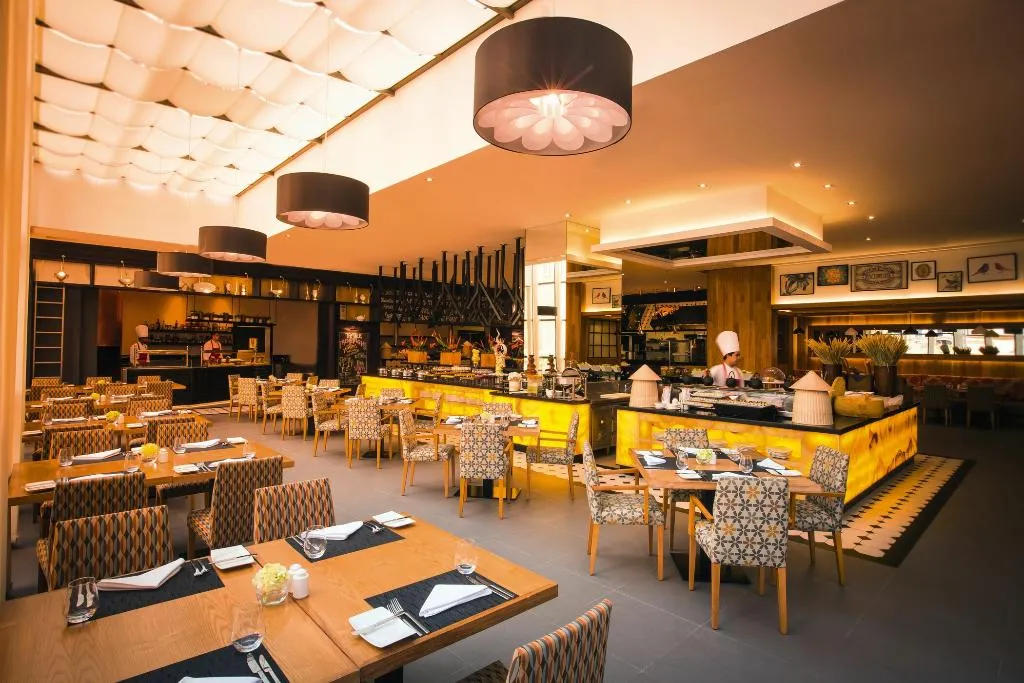 Restaurant, Movenpick Hotel Jumeirah Beach, Dubai