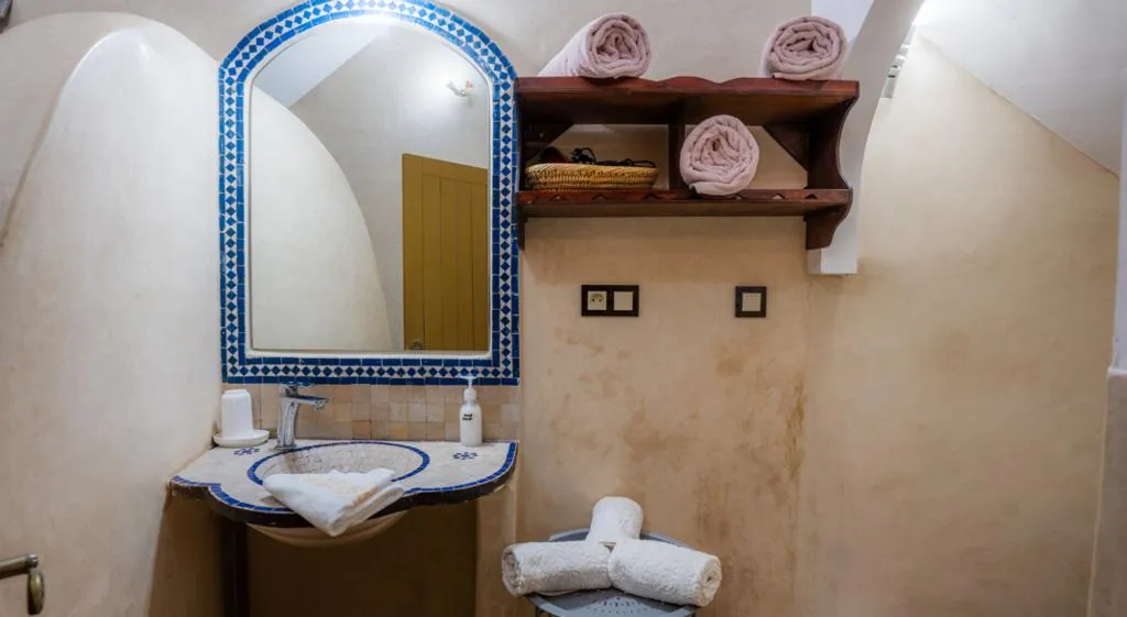 TRIPLE TWO BEDROOMS ONE BATHROOM Room, Riad 4 Jardins, Marrakech
