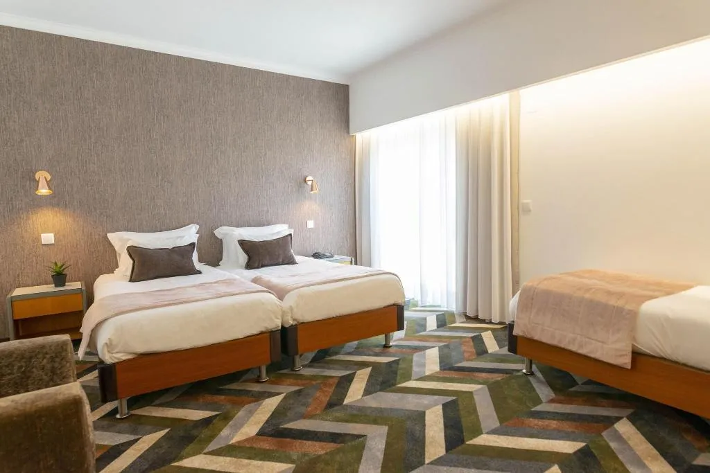 Room, Dom Afonso, Madeira