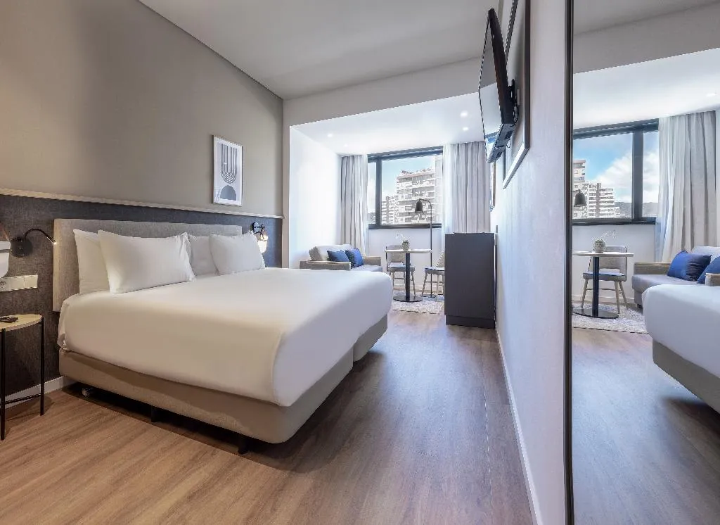 JUNIOR SUITE STANDARD Room, Málaga Alameda Centro Affiliated by Melia, Costa Del Sol
