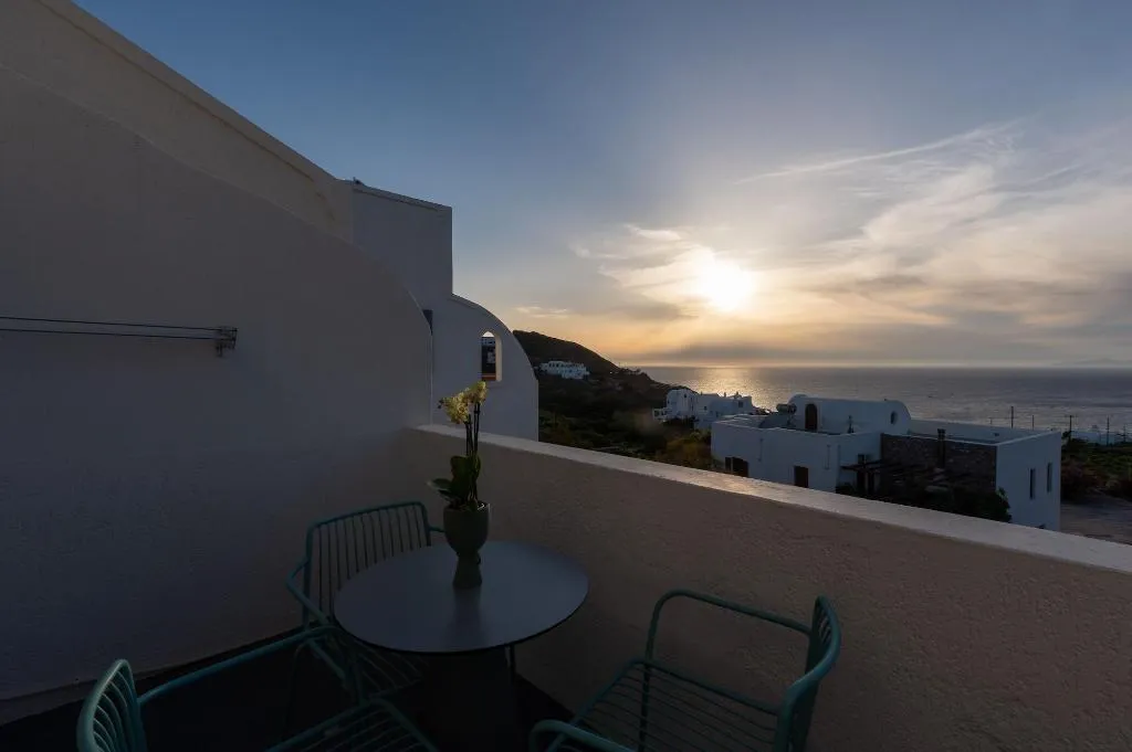 Room, Symmetry Suites, Santorini