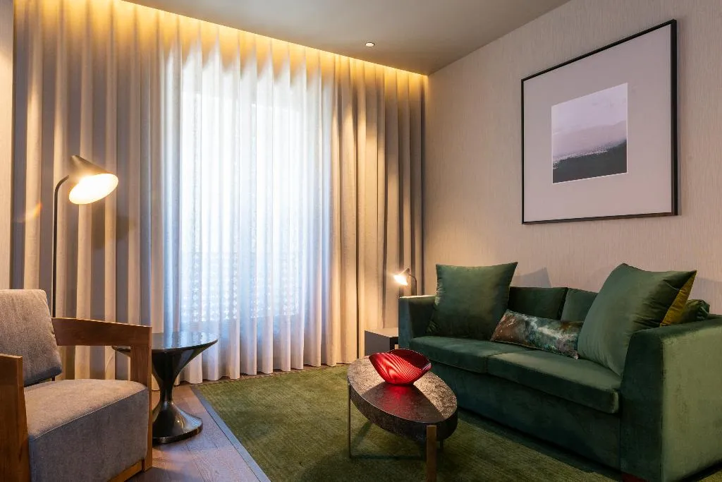 JUNIOR SUITE KING SIZE BED Room, Hilton Porto Gaia, Porto