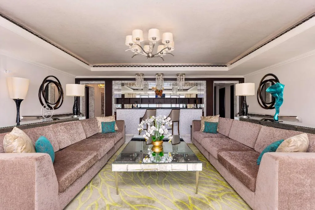 SUITE CAPACITY 8 Room, Hilton Dubai Al Habtoor City, Dubai