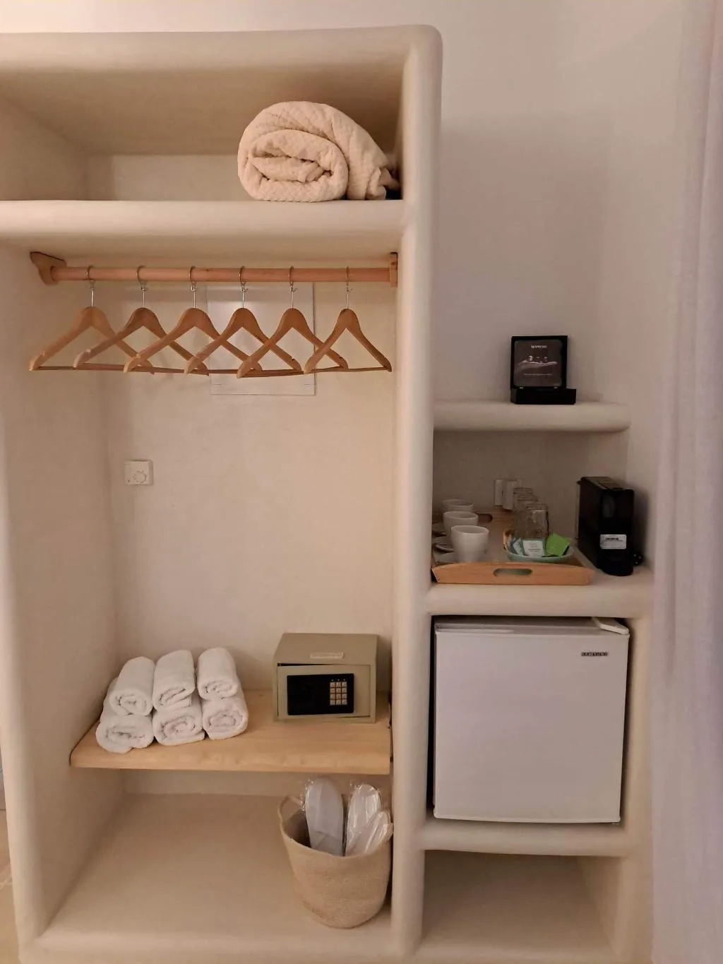 TRIPLE STANDARD Room, Amerisa Suites, Santorini