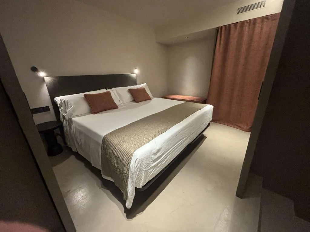 APARTMENT SUPERIOR CAPACITY 4 Room, Senator Barcelona Apartments, Barcelona