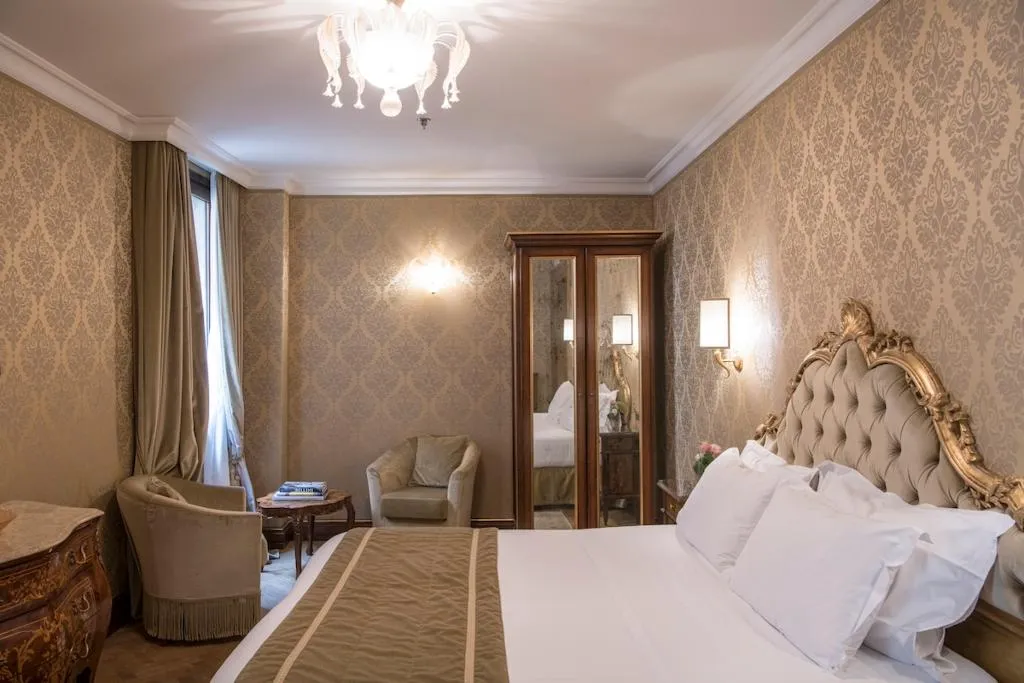 DOUBLE SUPERIOR Room, Nani Mocenigo Palace, Venice