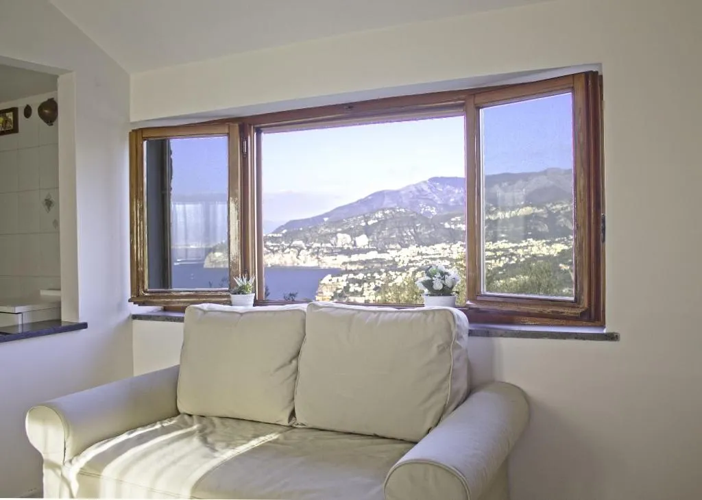 Room, Villa De Angelis, Naples