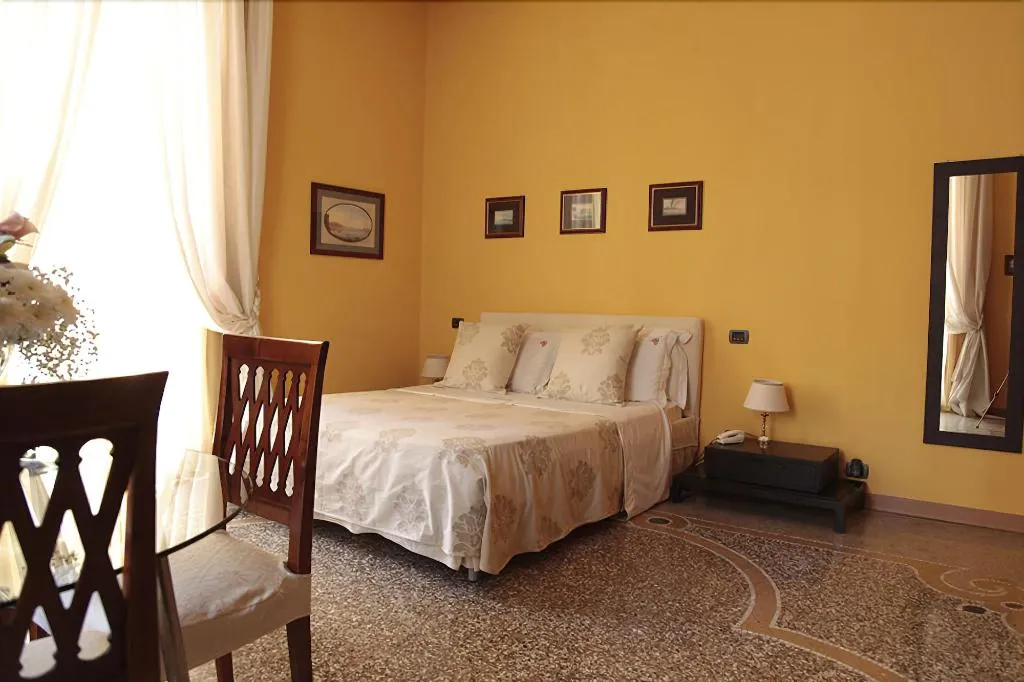 Room, B&B Orsini46, Naples