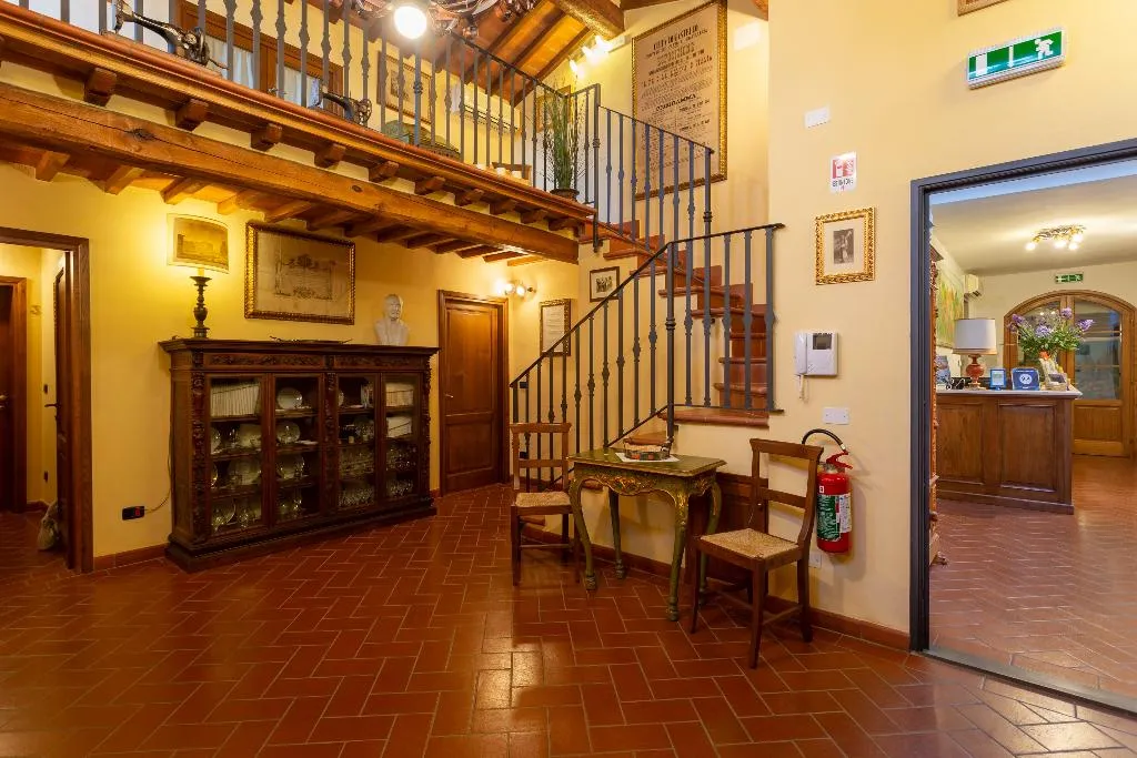 Lobby, Palazzo Graziani, Florence