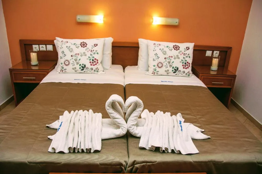 APARTMENT CAPACITY 5 TWO BEDROOMS Room, Ippoliti Village, Crete