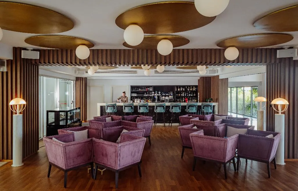 Bar, Nissiblu Beach Resort, Cyprus