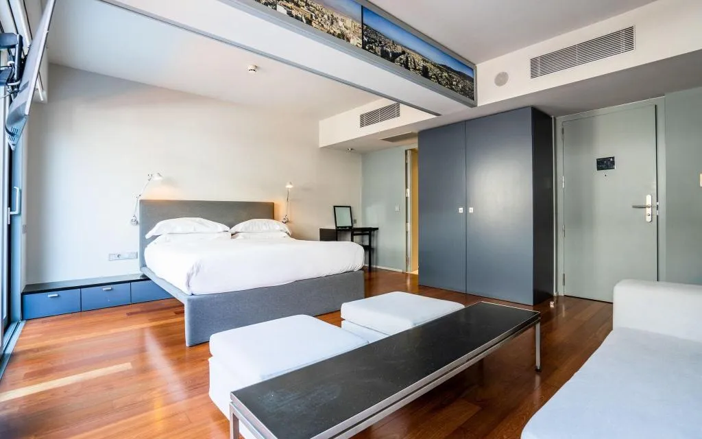 Room, Periscope, Athens