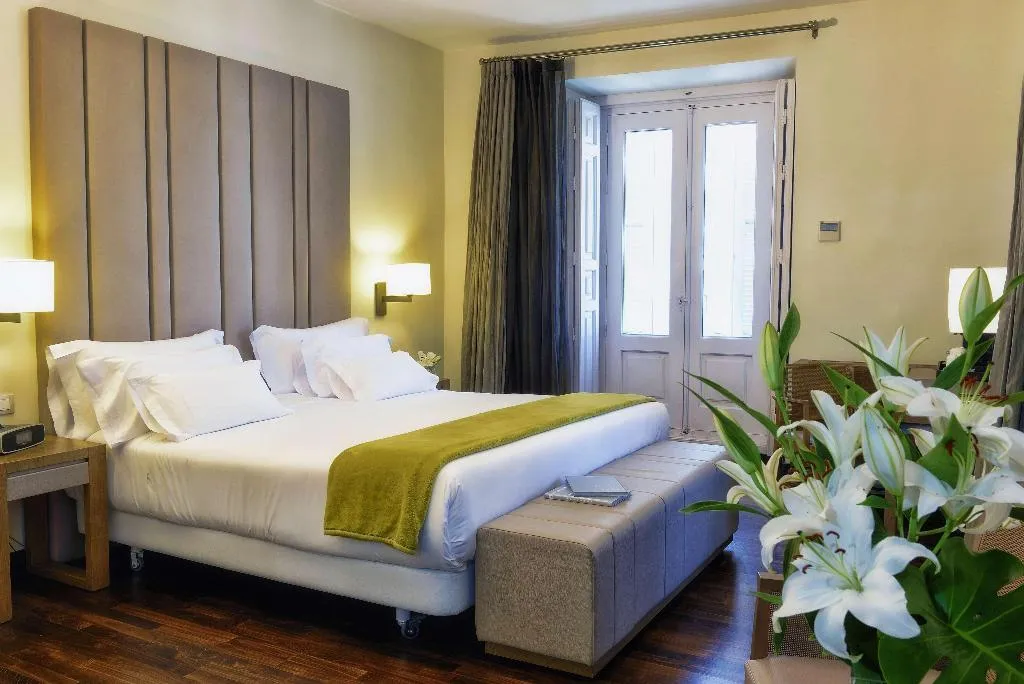 Room, NH Collection Madrid Palacio de Tepa, Madrid