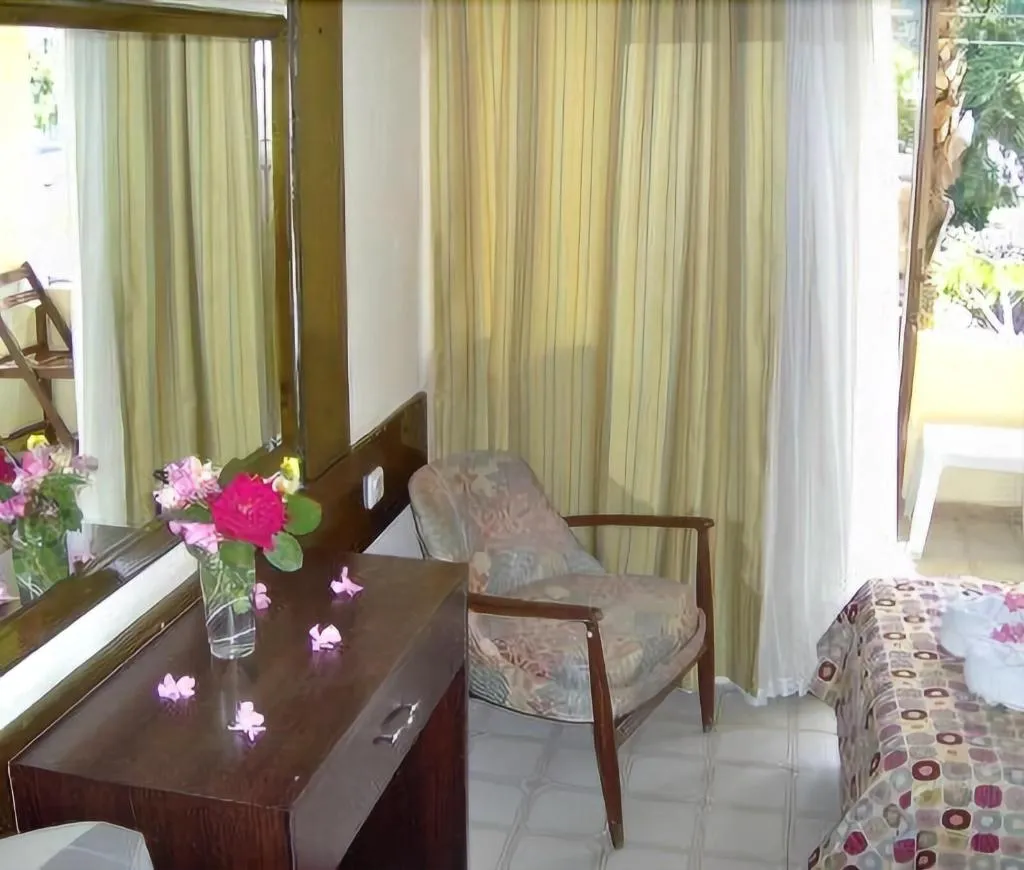 Room, Murat, Antalya