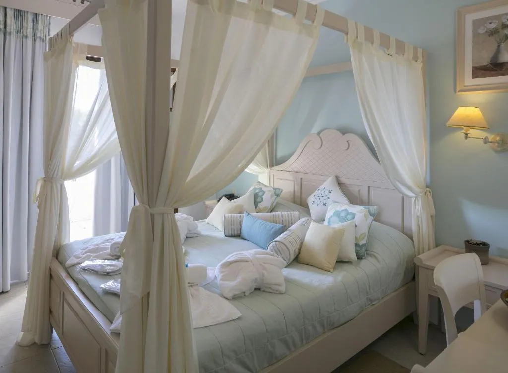 Room, Magic, Skiathos