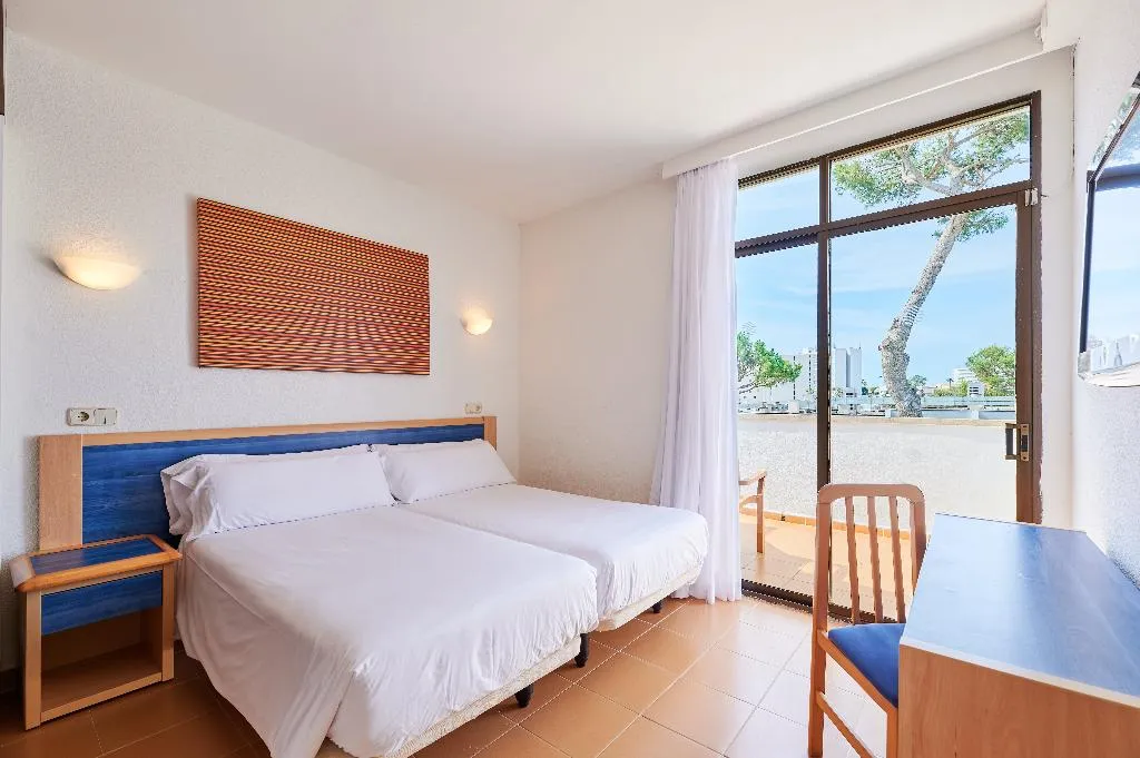 FAMILY ROOM WITH BALCONY Room, AluaSun Cala Antena, Majorca