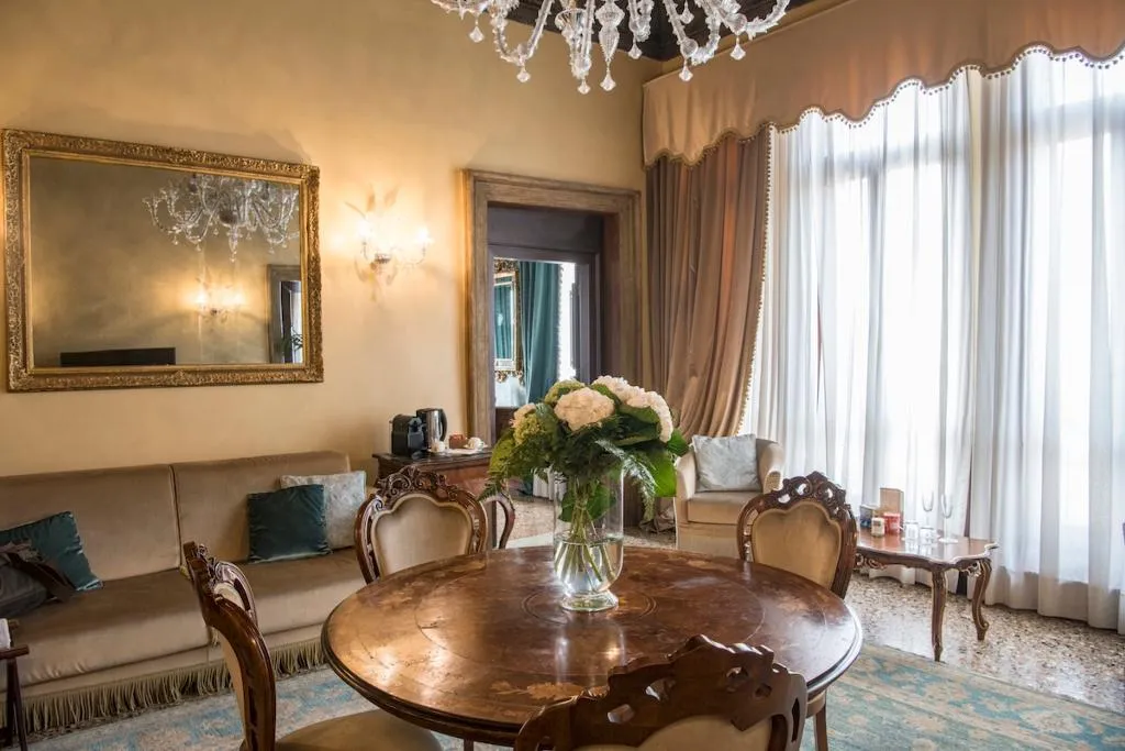 SUITE CANAL VIEW Room, Nani Mocenigo Palace, Venice