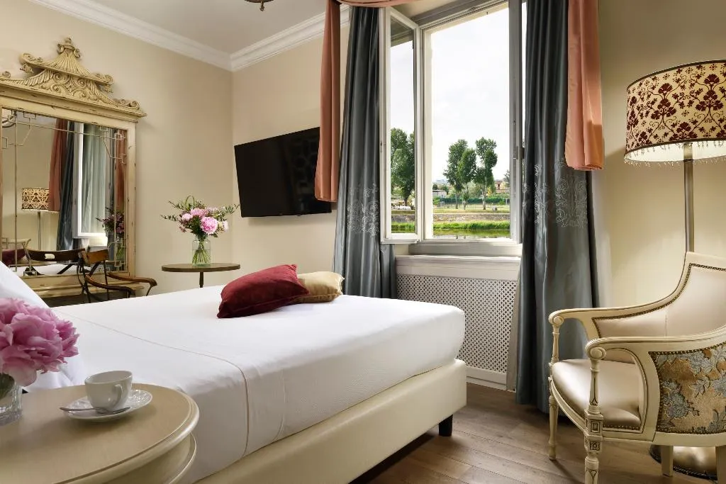 TRIPLE RIVER VIEW Room, Hotel Ville sull’Arno - Preferred Hotels & Resorts, Florence