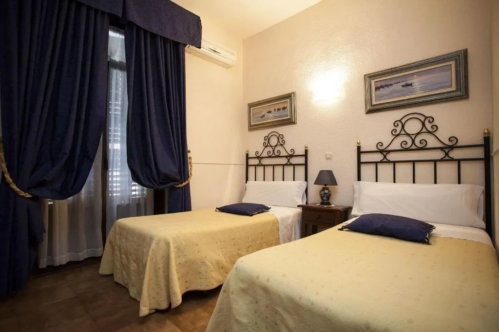 Room, Hostal Armesto, Madrid