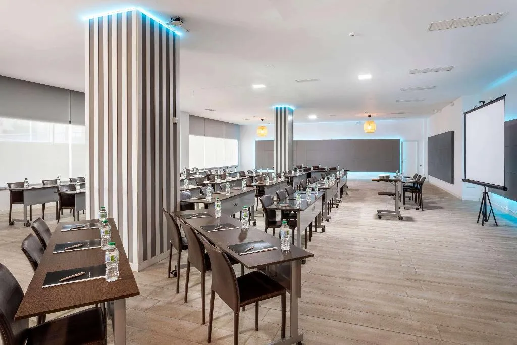Conferences, Hotel Madrid Chamartín Affiliated by Meliá, Madrid