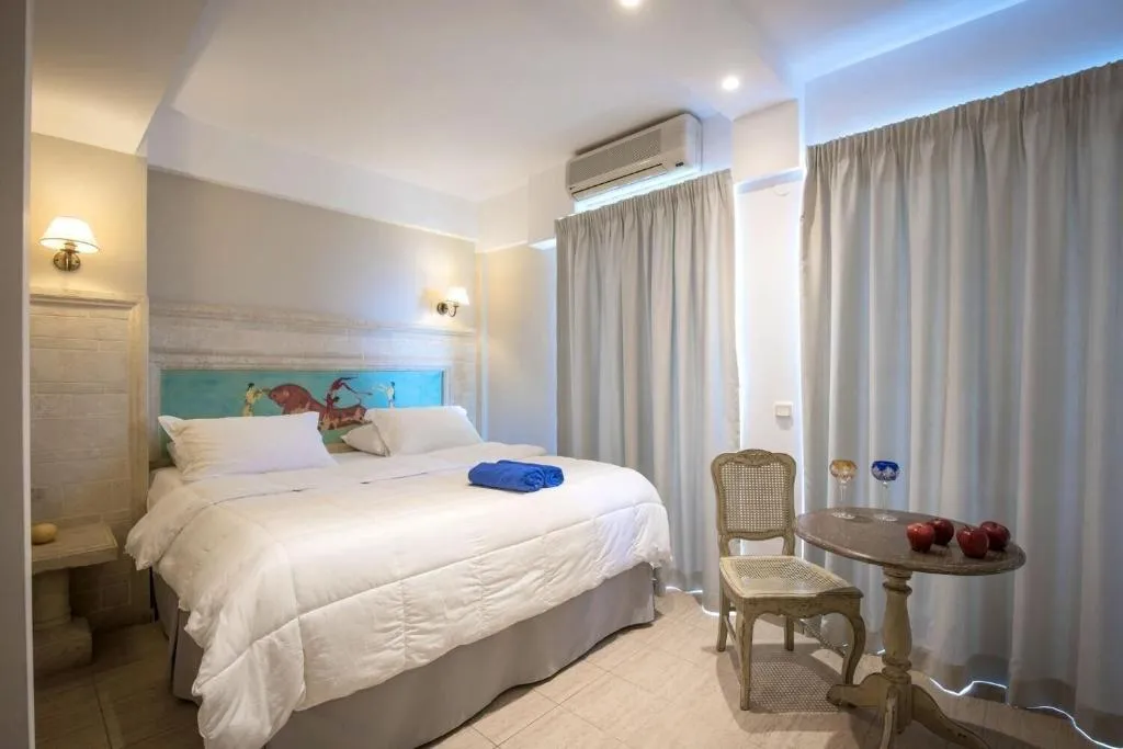 Room, Parthenis Palace, Crete