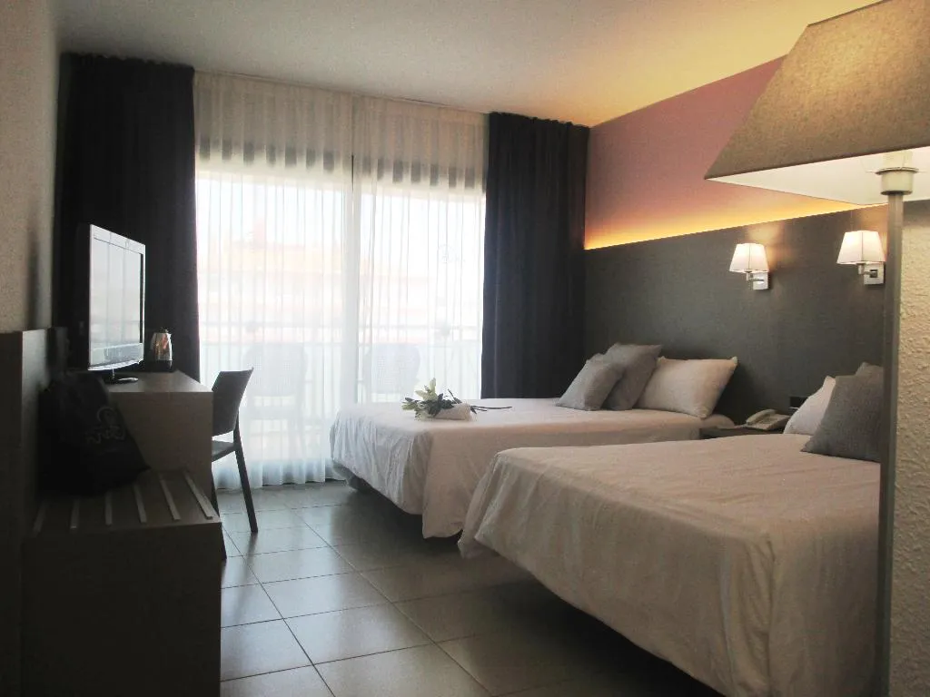 TRIPLE POOL VIEW Room, Fenals Garden, Costa Brava