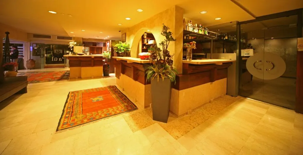 Lobby, La Paül, Milan