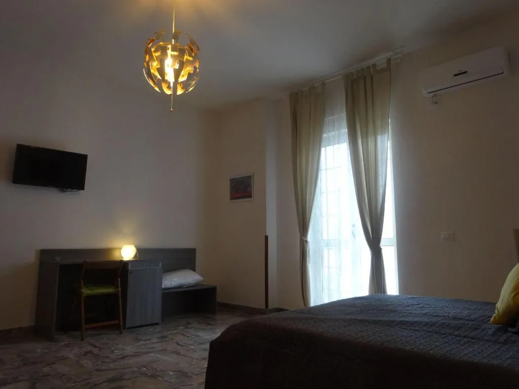 Room, Amphitheatrum Gate, Naples